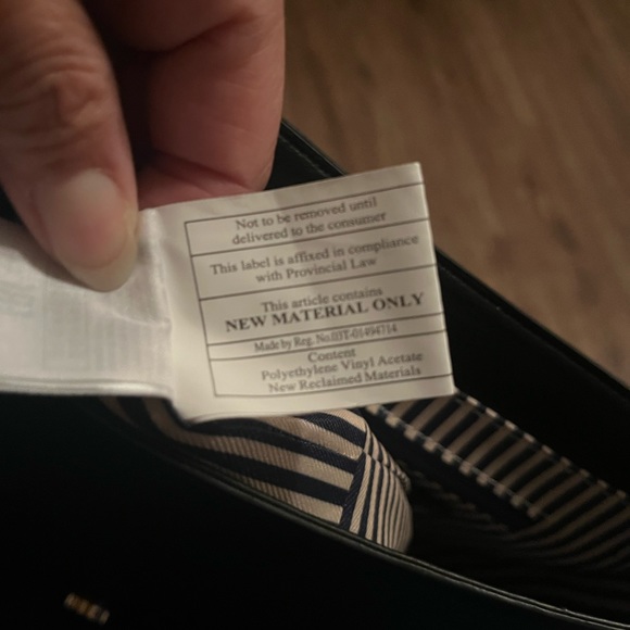 Gap Woman’s Crossbody Bag - Picture 7 of 9